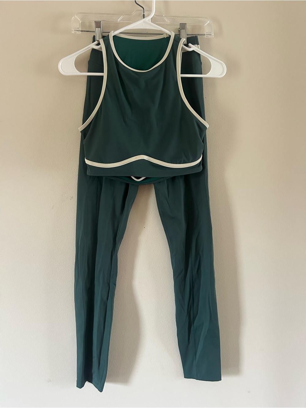 Berlook Dark Green Women's Active Leggings & Cropped Tank Set
